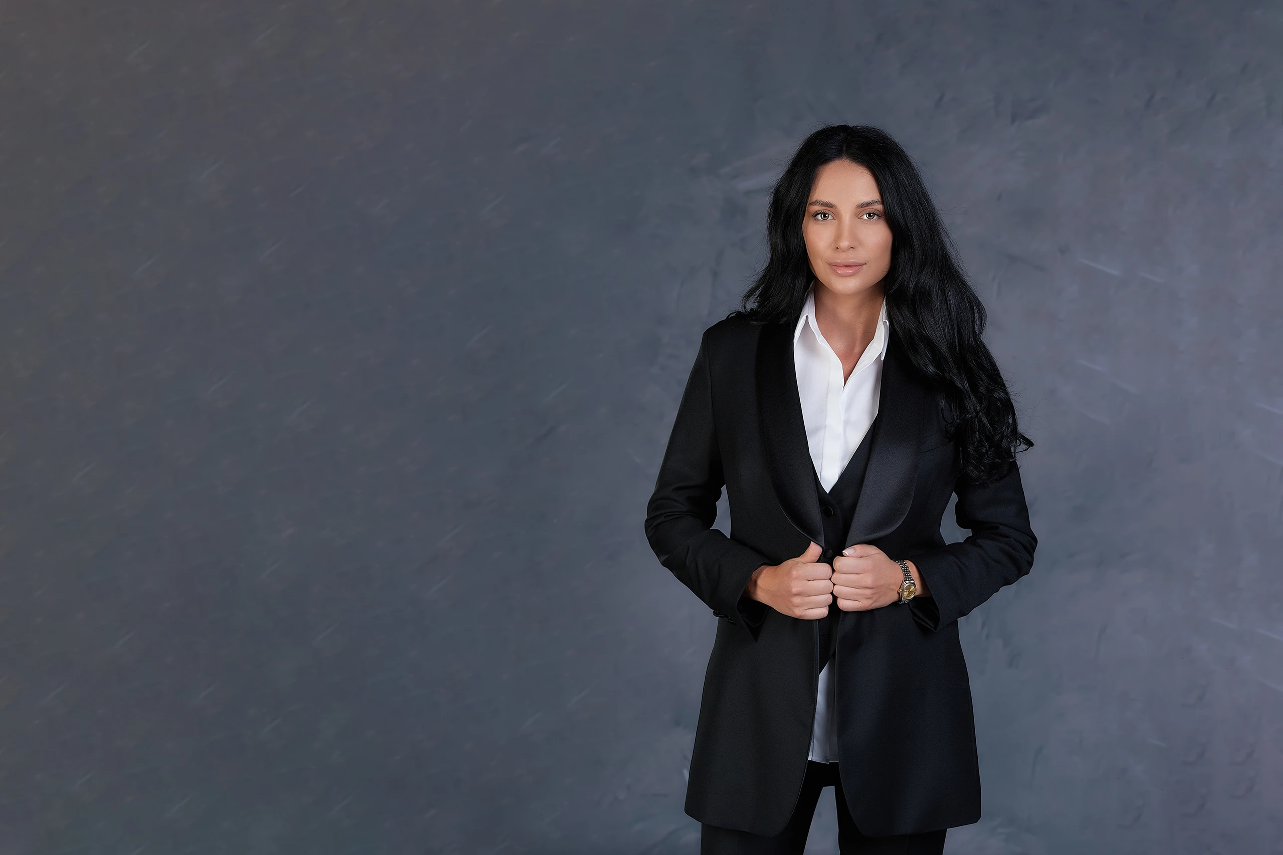 Elegant woman in PILEATI custom black suit - Premium tailored clothing
